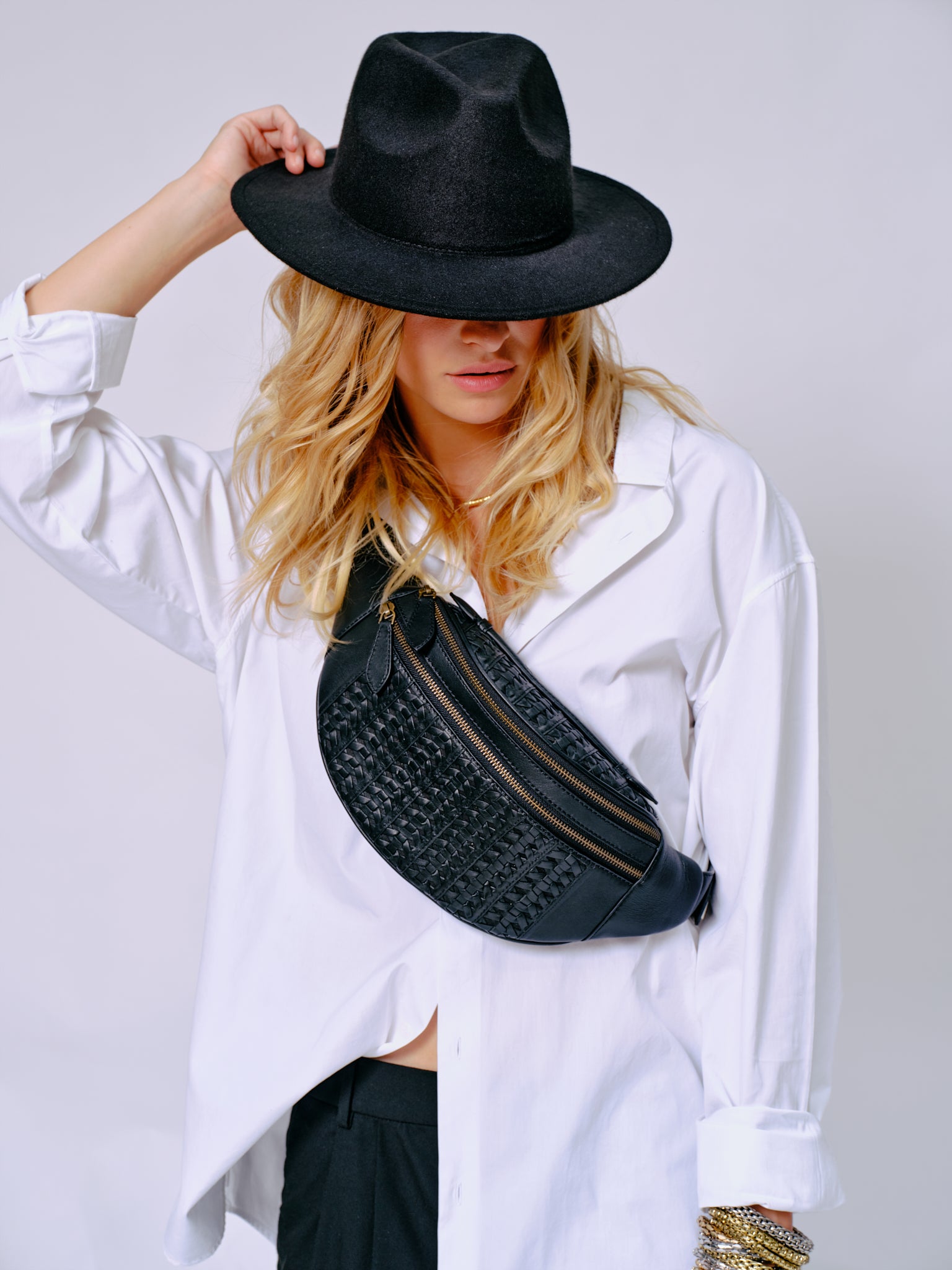 Mike Tressé Black x Véronika Loubry