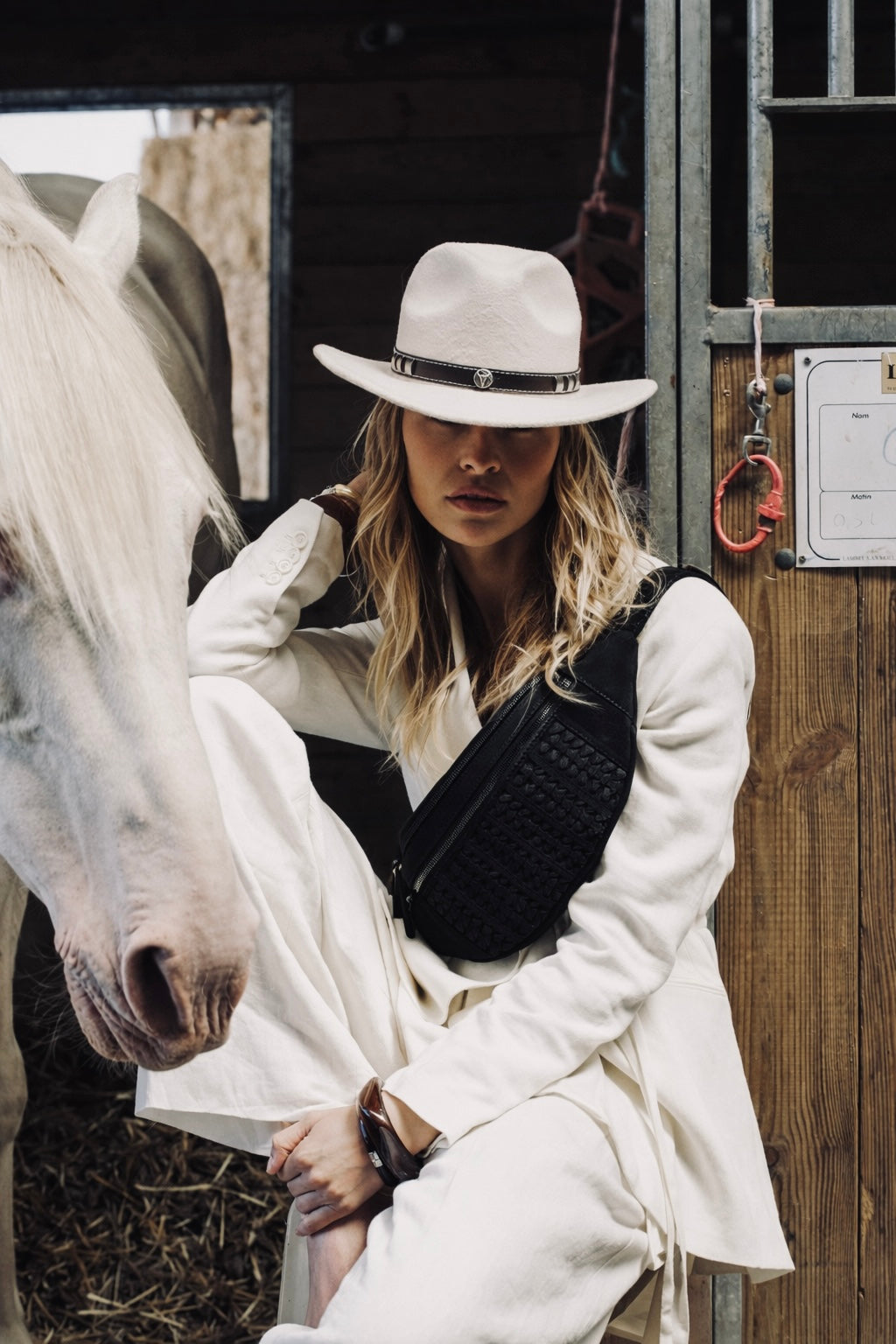 Mike Tressé black nubuck x Véronika Loubry